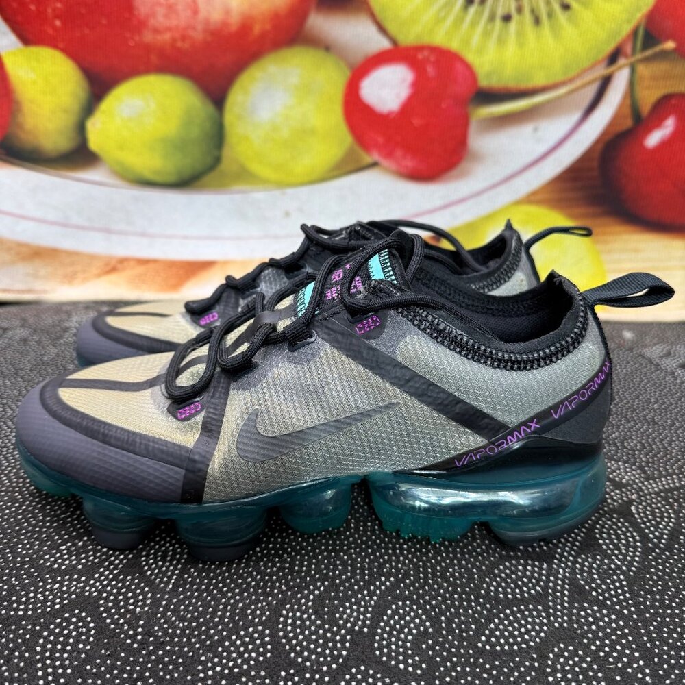 Nike Air VaporMax Flyknit Sneakers Size 5.5